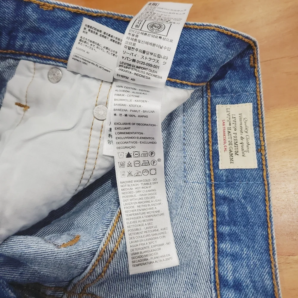 Levi's × Revolve Oxnard Athens High Rise Frayed Shorts - Picture 9 of 10